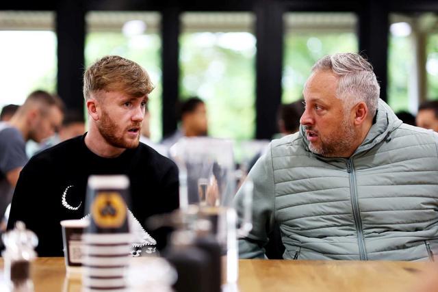 疑问, 职务, 体育总监本