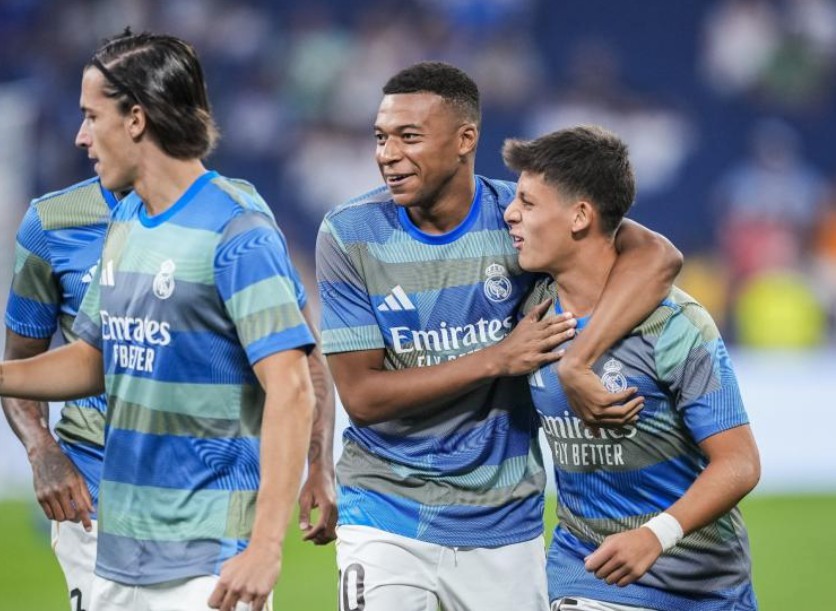 程非常连贯, 判越位进球, 表示判罚正 程非常连贯, 判越位进球, 表示判罚正