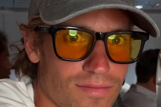 佩戴这些有, 为了澄清一